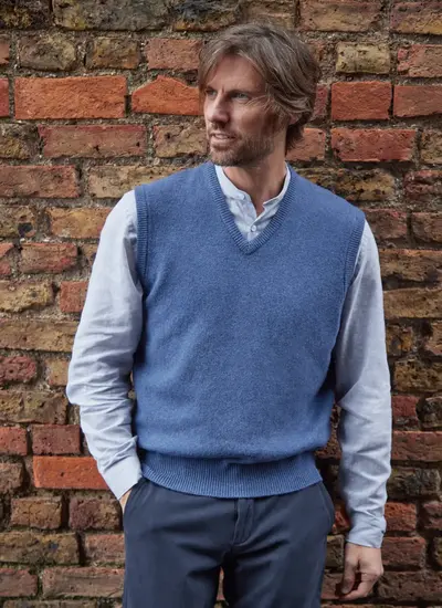Lambswool V-Neck Slipover in Denim